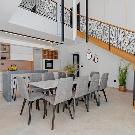 Beautiful Home In Omis With Kitchen Buitenkant foto