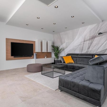 Beautiful Home In Omis With Kitchen Buitenkant foto