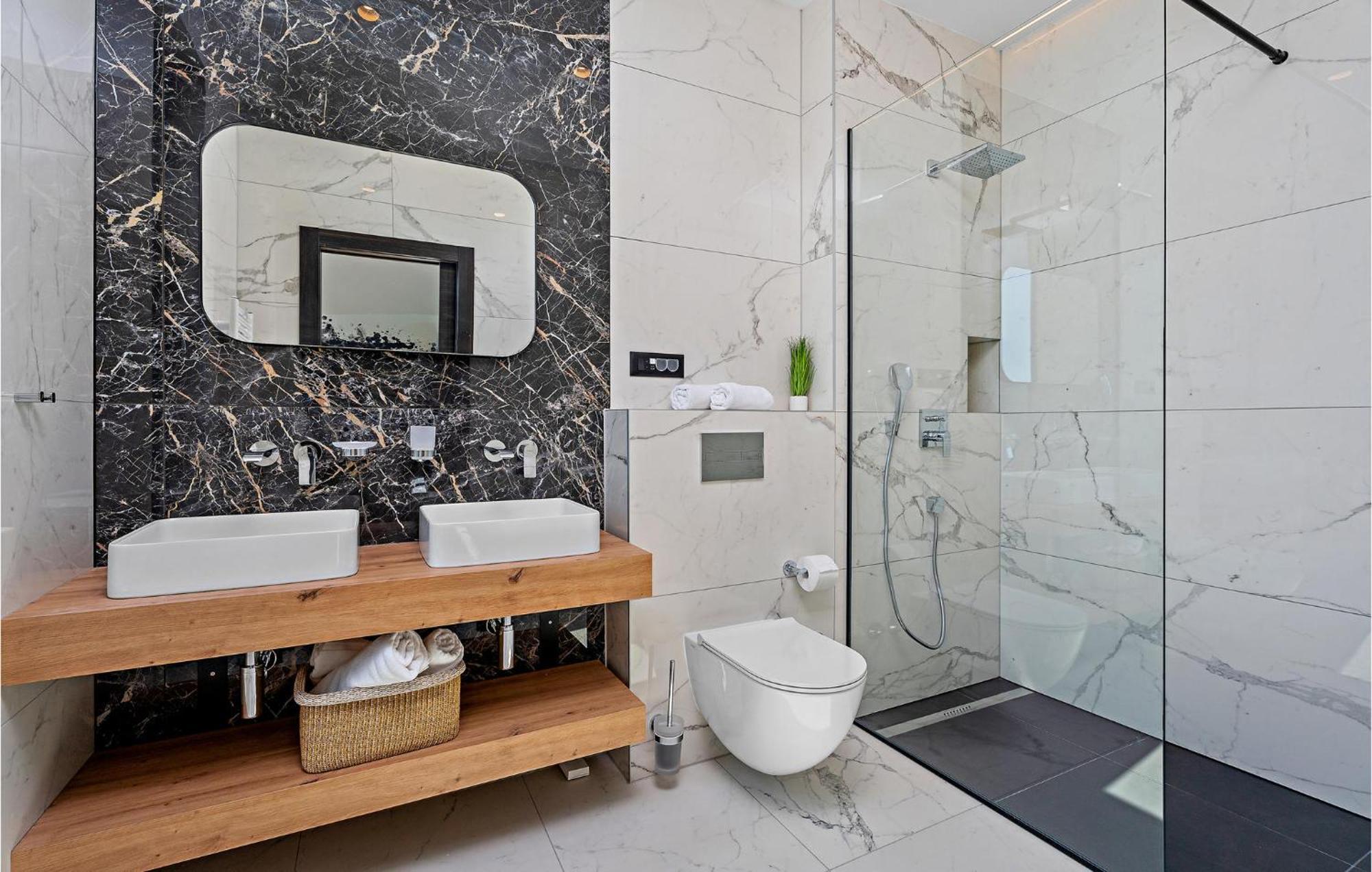 Beautiful Home In Omis With Kitchen Buitenkant foto