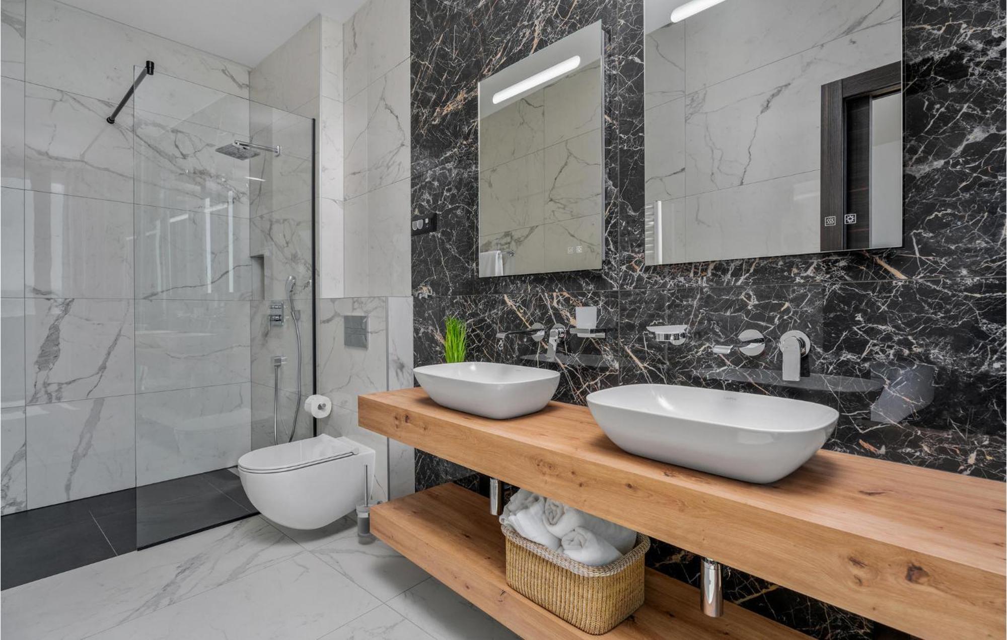Beautiful Home In Omis With Kitchen Buitenkant foto