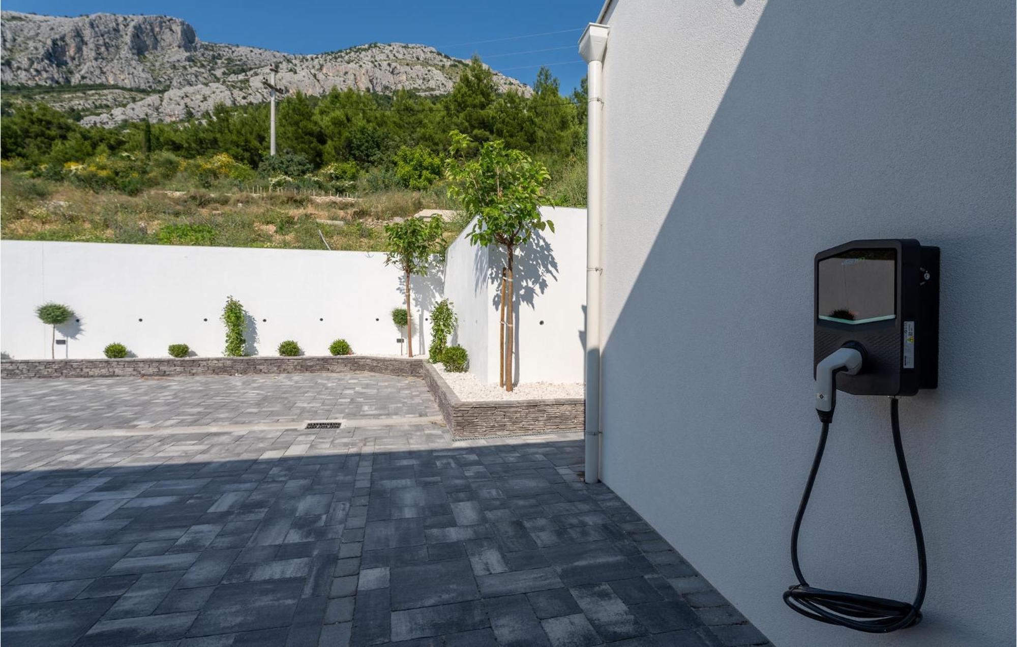 Beautiful Home In Omis With Kitchen Buitenkant foto