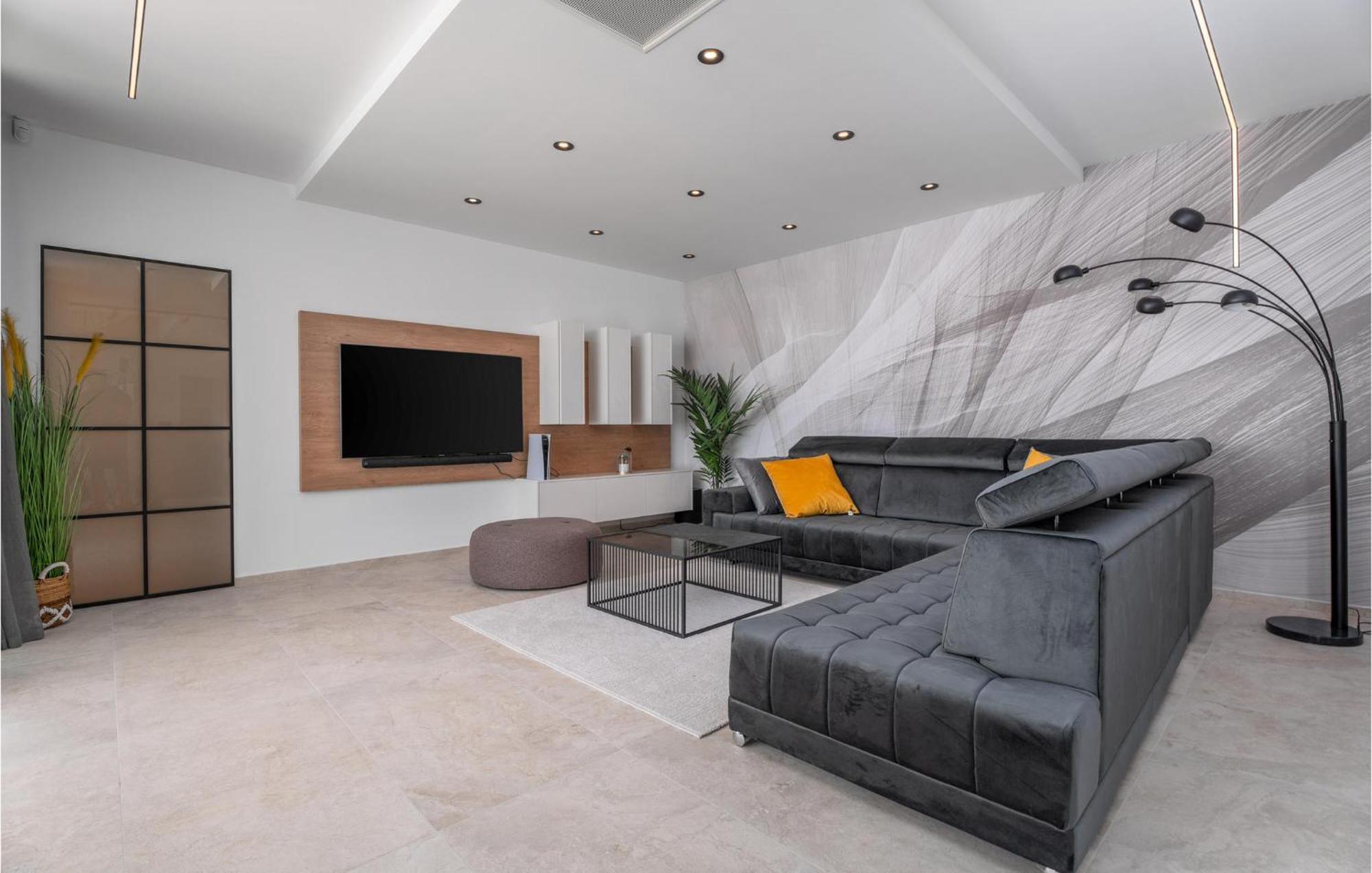 Beautiful Home In Omis With Kitchen Buitenkant foto