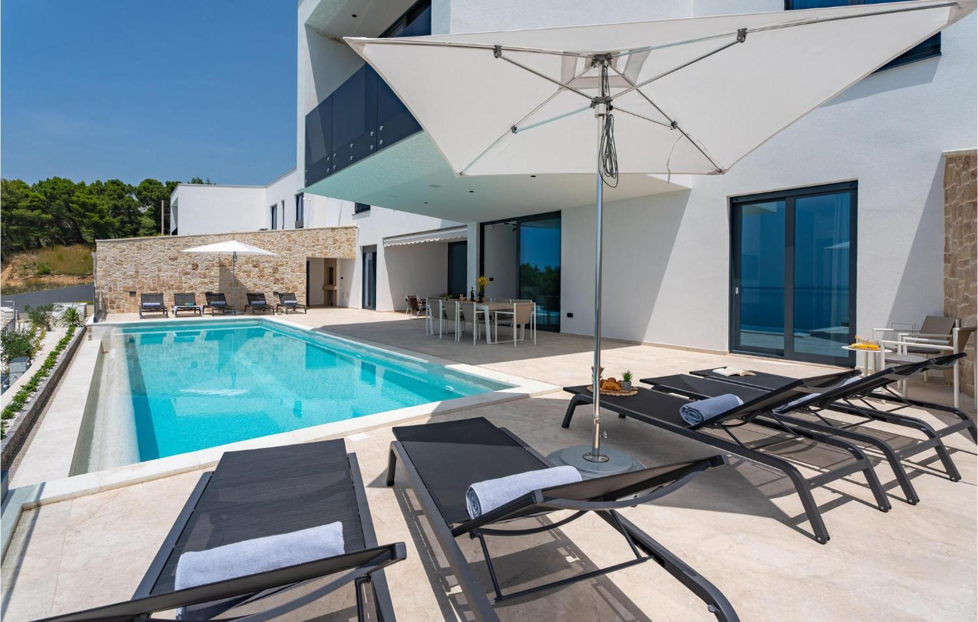 Beautiful Home In Omis With Kitchen Buitenkant foto
