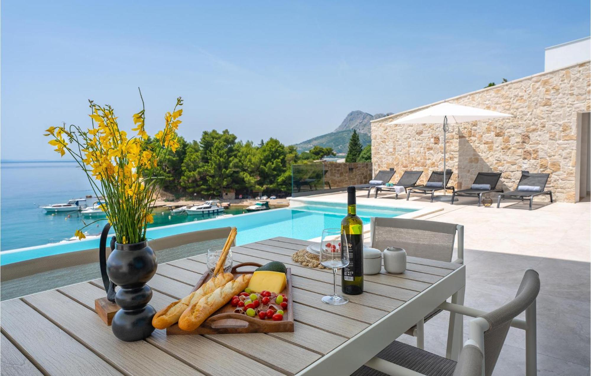 Beautiful Home In Omis With Kitchen Buitenkant foto